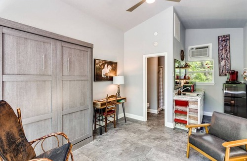 Weatherford House | Hidden Treasure Tiny Harvest House Forest Getaway 30 Min. West of Fort Worth