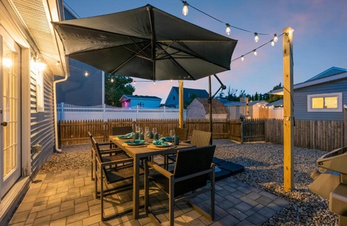 Wall House | Highly Rated Beach House Blocks to Beach & Main St 6 Badges, Patio, Grill