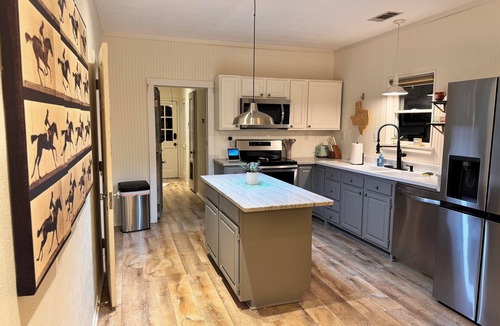 Frisco House | Historic Downtown Frisco- Walk to Dining- 5m to Toyota Stadium- 12m to Universal