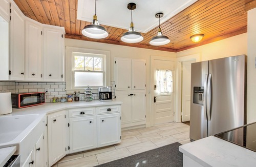 Independence House | Historic Independence Sq, Walkable 4BR/2BA Home