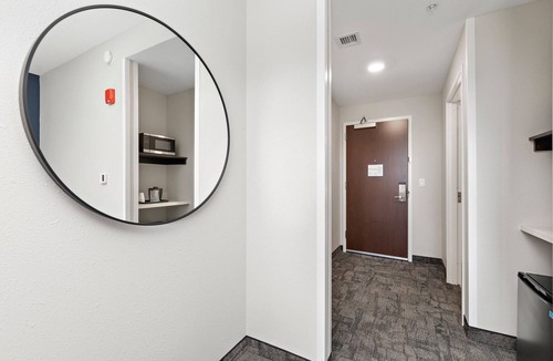 Parkville Hotel | Holiday Inn Express Kansas City North – Parkville by IHG