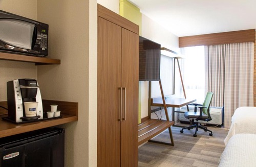 Crownhill Park Hotel | Holiday Inn Express - San Antonio Airport by IHG