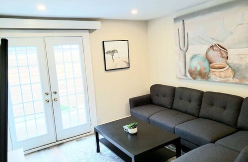 Hamilton House | 🌺Home away from home! Entire 🏡 Large 2 floor 5 bedroom home ,free parking