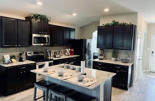 Southside House | Home away from Home-Lackland Graduation *BMT*/Sea World & Six Flags Family Vaca