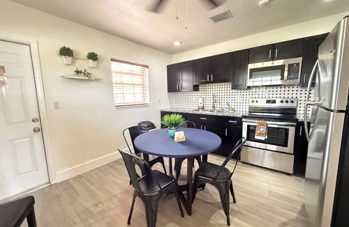 Olympia Heights House | Home Sweet Home Near Malls Airport Highway