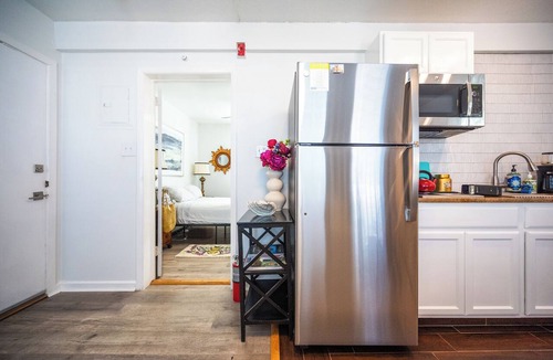 Laurel Park Apartment | HoneyBee Loft in Best Downtown area nestled between High-End Residential