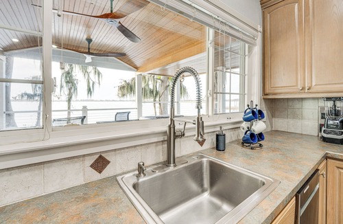 Winter Haven Apartment | Hot Tub & Fire Pit: Lakefront Home on Lake Eloise