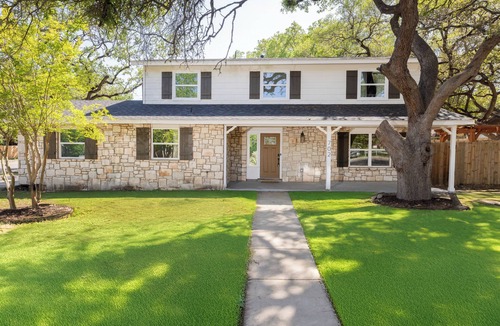 North San Antonio - SAT House | House w/Pool, Game Room, Fire Pit, Playground, WiFi, AC, & 5 mins to SAT