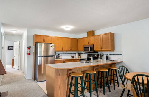 Invermere Villa | Howling Pines | Games Room | Hot Tub | Backyard