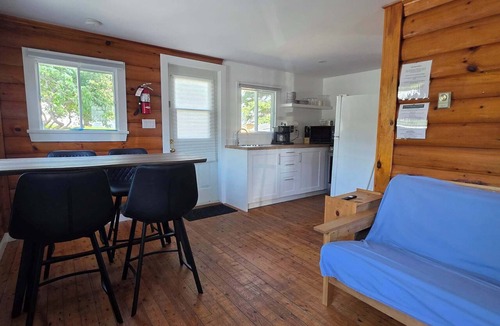 Hunts Point Cabin | Hunts Point 2-BR Coastal Retreat - Cottage #10