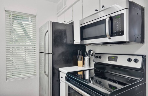 Hyde Park Apartment | Hyde Park Gem–Modern Studio Near UT & Downtown