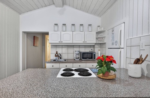 Key Biscayne Apartment | Iconic Beachy House, Walk to Beach, Beach Club & National Park