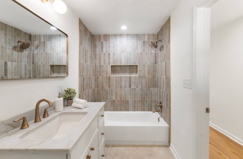 Hapeville House | Ideal Stay for Business Pros and Travel Nurses—Minutes from ATL Airport.