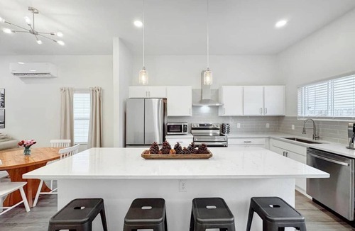 Denver Heights House | In Downtown-2 miles to Riverwalk-1 mi to Alamodome-BMT Grad