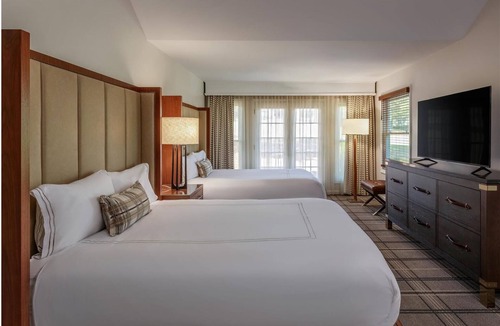 Braselton Hotel | Intimate Suite Perfect for Exploring Local Wine, Nearby Lakes, and Rolling Hills