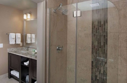 Braselton Hotel | Intimate Suite Perfect for Exploring Local Wine, Nearby Lakes, and Rolling Hills