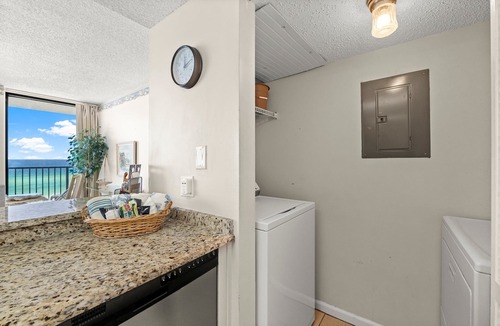 West Panama City Beach Condo | Irresistible! All Glass! Huge 1400 sq' 2b2b, 1:30p cst check in. Beach Service!