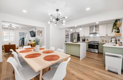 Richardson House | Ivy House/4BR Boho Retreat Near UTD