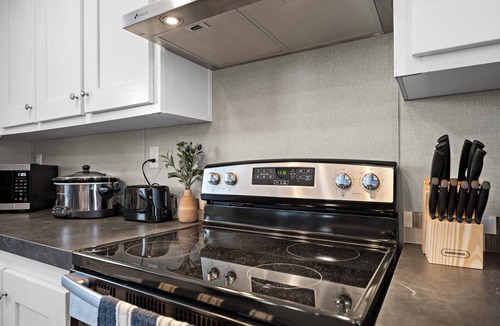 Copperas Cove House | Joy Drive In Movie & RV Resort - 2995 Barr Ln - Relaxing 3BR/2BA Getaway