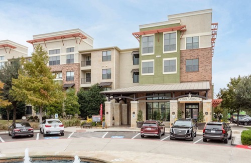 Frisco Apartment | Kasa | Family Friendly 2B + Steps to Stonebriar Mall | Frisco