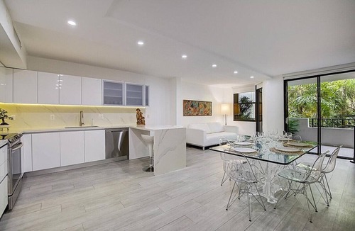 Key Biscayne Condo | KEY BISCAYNE LUXURY RETREAT - FULLY REMOLEDED 3 BEDROOM 2,000 SF RESIDENCE