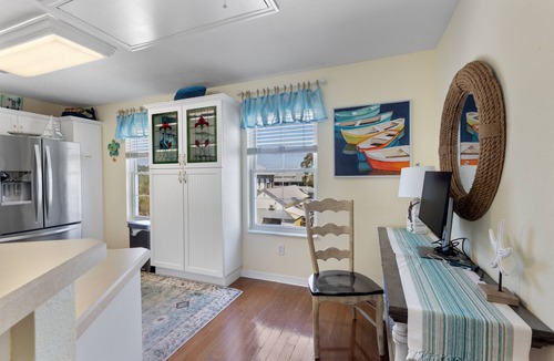 Cedar Key House | Key Lime Downtown Gulf View w/Golf Cart Included for 2026 ONLY!