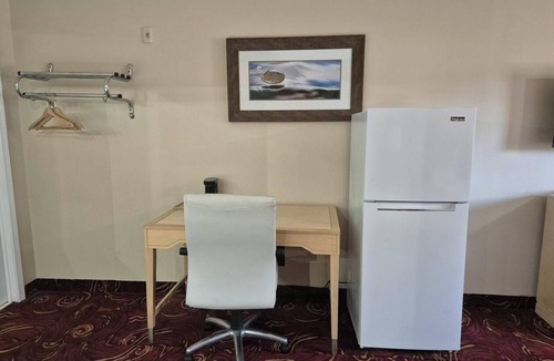 Chickamauga Apartment | King Bed Accessible Non-Smoking