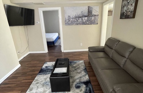 Folcroft Apartment | ✪King Bed Apartment✪ in Suburbs | Perfect Long Term Stay