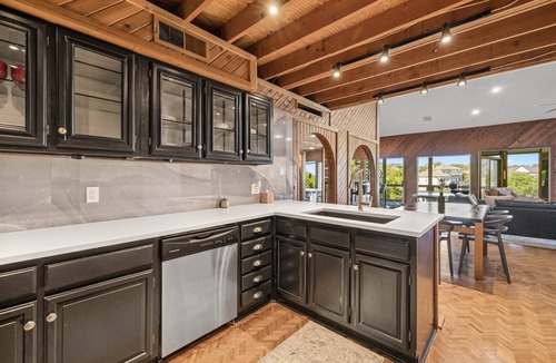 Point Venture House | Lake Travis Gem, Golf, boat, Tennis, Pool