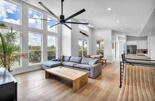 Point Venture House | Lake Views Huge Deck Entertainer’s Dream in Point Venture