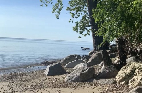 Sandy Hook Cottage | Lakefront Couples’ Retreat with Indoor Hot Tub, Spa Bathroom & Cozy Fireplace