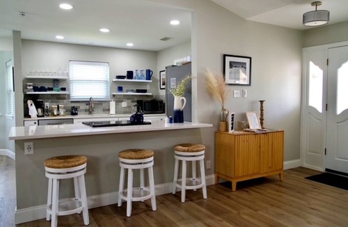 Granbury House | Lakefront, Game Room, Kayaks, Stunning Sunsets, Fishing, Relaxing.