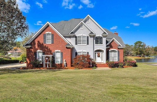 Evans House | Lakefront Home for Families & Groups – Private Pool, BBQ, Kayaks, Fishing