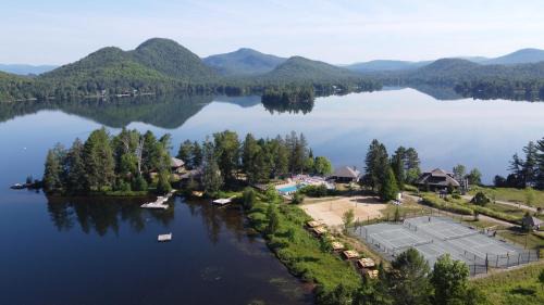 Lac Superieur Village House | Lakefront, Mountain View - 2 Bedrooms Resort Suite