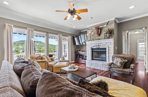 Leander House | Lakefront Retreat/Boat Dock/Kayak/Paddleboard/Family Fun/Near Austin/Lake Travis