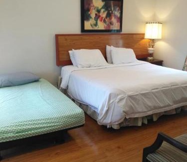 Adjala-Tosorontio Apartment | Lakeview private suite with kitchen-Twin or king
