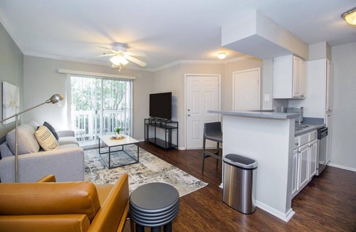 North Druid Hills Apartment | Landing at Briarhill Apartments - 1 Bedroom in North Druid Hills