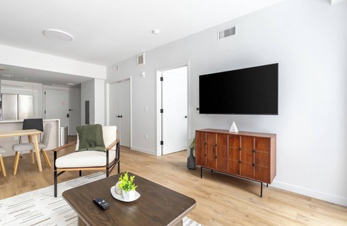 Hackensack Apartment | Landing | Modern 1BD, Game Room, Gym