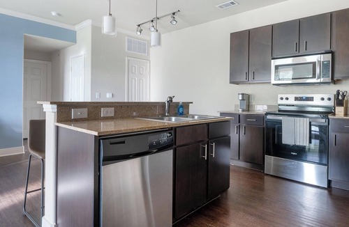 Austin Apartment | Landing | Modern 1BD, Gym