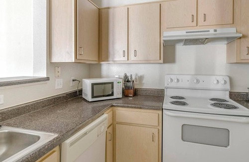 Southbelt/Ellington Apartment | Landing | Modern 2BD, Game Room, Gym