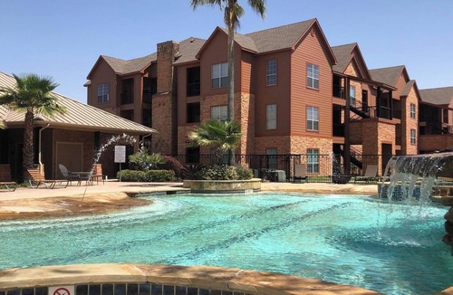 Southbelt/Ellington Apartment | Landing | Modern 2BD, Game Room, Gym
