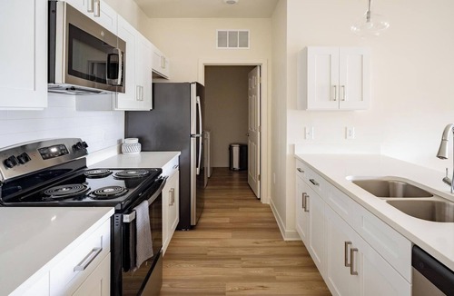 Bellview Apartment | Landing | Modern 2BD, Gym, Pool