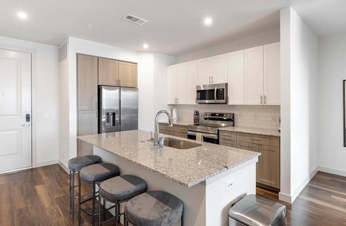 Fate Apartment | Landing | Modern 2BD, Pool, Gym