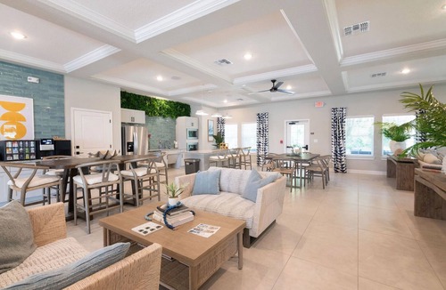 Newberry Apartment | Landing | Spectacular 3BD, Gym, Pool