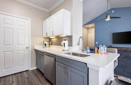 Webster Apartment | Landing | Spectacular 2BD, Gym