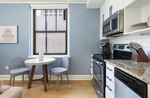 Financial District Apartment | Landing | Stunning 2BD, Game Room, Gym
