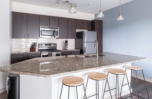 FM 1960 Apartment | Landing | Stylish 1BD, Pool, Gym