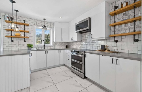Saint-Mathieu-de-Beloeil House | Large family home with pools, a garden, and a gym – St-Mathieu-de-Beloeil