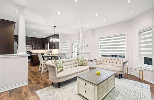 Hurontario House | Large Group Home, BBQ, Near Toronto & Niagara