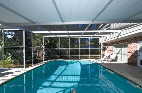 Arlington Park House | Large home w/ private pool & garden near Downtown Pet Friendly Beautiful Decor